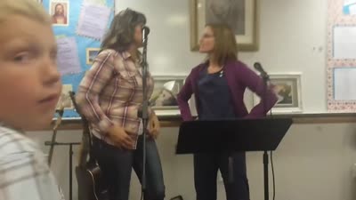 Kirsten singing "Let It Go" with primary children